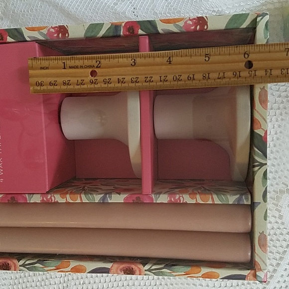 NIB Sealed  Sand + Fog 4 Wax Tapers & 2 Holders Pink - Picture 8 of 8